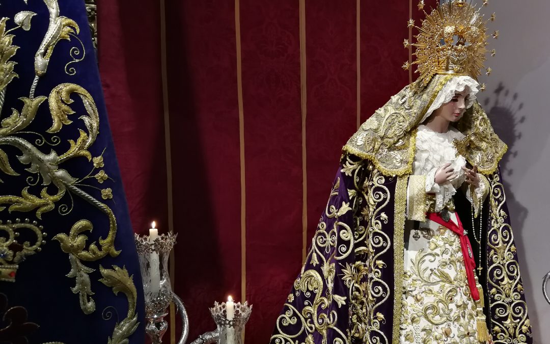María Santísima de la Esperanza Nazarena se presenta para sus cultos bajo un extraordinario dosel del s. XIX